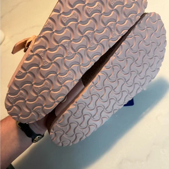 Birkenstock Vegan Sandals with Green Accents - Picture 3 of 4